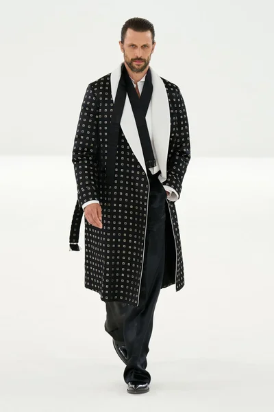 Look 60